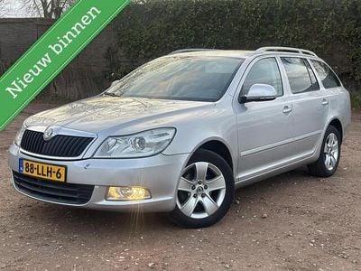 Grijs Gebruikt 2010 Skoda Octavia Elegance Stationwagen | € 3.250 (Goede deal)