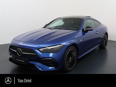 Blauw (metallic) Occasion 2025 Mercedes E300 AMG line Coupé | € 65.950 (Eerlijke prijs)