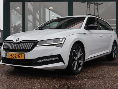 Wit Occasion 2023 Skoda Superb Business Line Stationwagen | € 34.900 (Iets duurder)