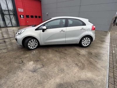 Geel Occasion 2011 Kia Rio MPV | € 3.750