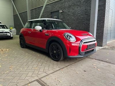 Rood Gebruikt 2023 Mini Cooper Classic Hatchback | € 20.400 (Goede deal)
