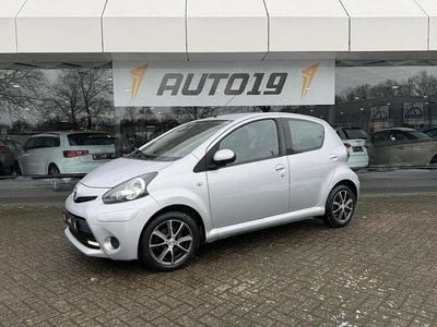 Grijs Occasion 2014 Toyota Aygo Connect Style Hatchback | € 7.419 (Eerlijke prijs)