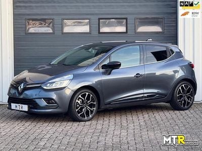 Grijs (metallic) Occasion 2017 Renault Clio IV Intens Hatchback | € 9.850 (Eerlijke prijs)