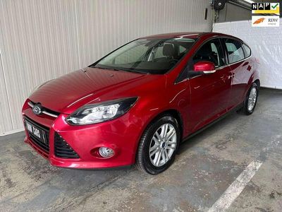 Rood Occasion 2013 Ford Focus Titanium Hatchback | € 5.250