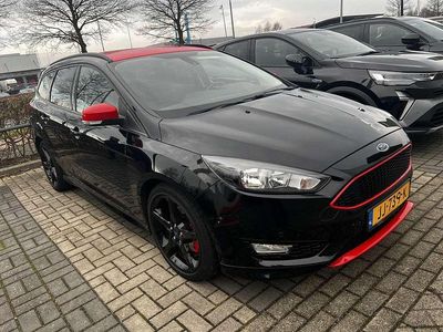 Zwart Occasion 2016 Ford Focus ST-Line Stationwagen | € 9.500 (Eerlijke prijs)