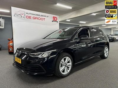 Zwart Gebruikt 2021 VW Golf VIII Life Hatchback | € 23.950 (Eerlijke prijs)