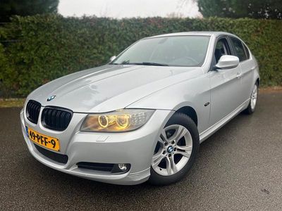 Grijs (metallic) Gebruikt 2011 BMW 318 Sedan | € 6.988 (Iets duurder)