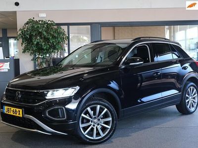 Zwart, metallic lak Gebruikt 2022 VW T-Roc Life SUV | € 24.950 (Goede deal)