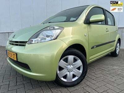 Occasion Daihatsu Sirion 87 PK (63 kW) 2006 Groen Hatchback