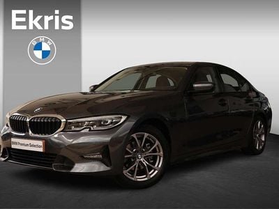 Grijs Gebruikt 2022 BMW 318 Sport Line Sedan | € 32.500 (Goede deal)