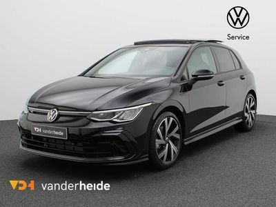 tweedehands VW Golf VIII 1.5 eTSI R-Line 130PK DSG Panoramadak, winterpakket, keyless, park distance control, 18'' lichtmetaal