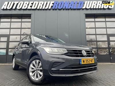 Grijs Occasion 2021 VW Tiguan Life SUV | € 25.900 (Eerlijke prijs)
