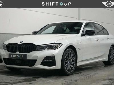 Wit Occasion 2020 BMW 330e M Sport Sedan | € 27.940 (Eerlijke prijs)
