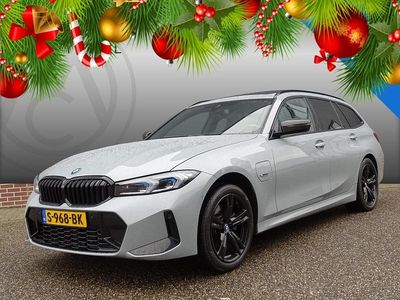 Grijs Gebruikt 2023 BMW 320 M Sport Stationwagen | € 41.995 (Duur)