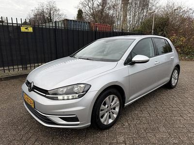 Grijs (metallic) Gebruikt 2019 VW Golf VII Comfortline Hatchback | € 11.950 (Eerlijke prijs)