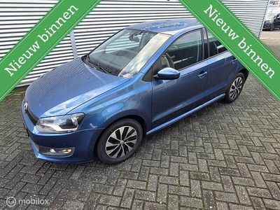 Blauw Gebruikt 2015 VW Polo Edition Hatchback | € 11.500 (Goede deal)