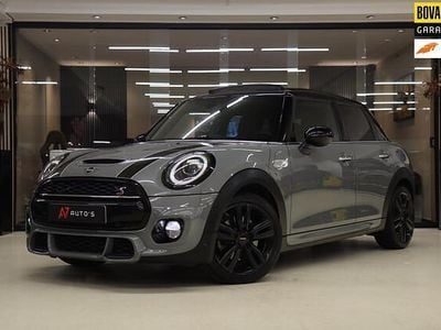 Grijs Occasion 2018 Mini John Cooper Works Hatchback | € 21.950 (Iets duurder)