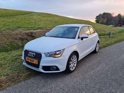 Wit Occasion 2011 Audi A1 Attraction Hatchback | € 6.249 (Eerlijke prijs)