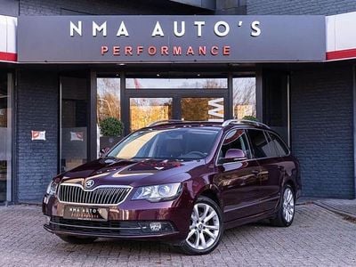 Rood Gebruikt 2014 Skoda Superb Elegance Stationwagen | € 12.750