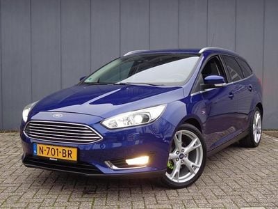 Blauw (metallic) Occasion 2015 Ford Focus ST-Line Stationwagen | € 6.495 (Iets duurder)