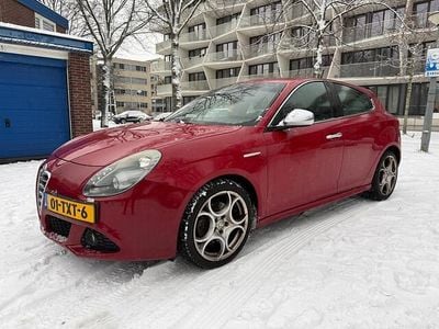Rood Gebruikt 2012 Alfa Romeo Giulietta Distinctive Hatchback | € 4.200 (Super prijs)