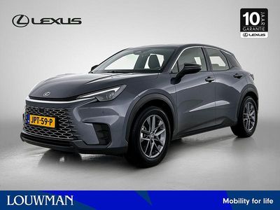 Grijs metallic Gebruikt 2025 Lexus LBX Business Edition SUV | € 34.950 (Eerlijke prijs)