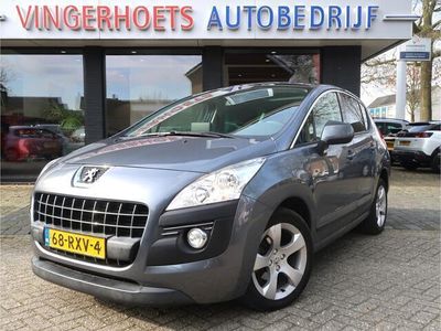 tweedehands Peugeot 3008 1.6 Benzine 120 pk * Premium Uitvoering * * Panoramadak * Navigatie * Trekhaak * Hoge Zit * Vier Seizoenenbanden * Climate & Cruise Control * L.M. Velgen *