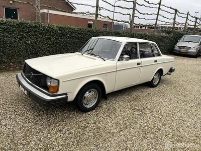 Wit Occasion 1975 Volvo 244 Sedan | € 3.250