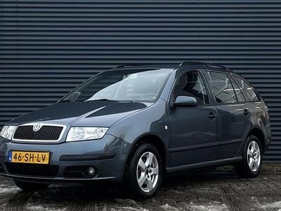 Grijs (metallic) Occasion 2006 Skoda Fabia Stationwagen | € 4.250