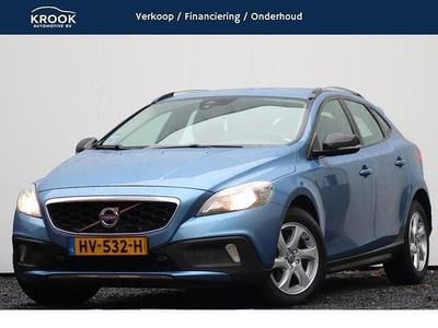 Blauw Gebruikt 2016 Volvo V40 Momentum Hatchback | € 12.900 (Eerlijke prijs)