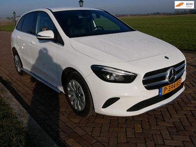 Wit Occasion 2022 Mercedes 200 MPV | € 8.999