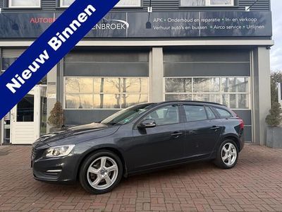 Grijs (metallic) Gebruikt 2016 Volvo V60 Kinetic Stationwagen | € 8.950 (Eerlijke prijs)