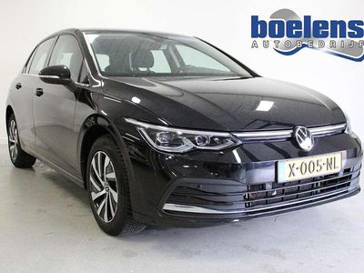 Zwart Gebruikt 2024 VW Golf VIII Style Hatchback | € 22.689 (Eerlijke prijs)