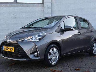 Occasion Toyota Yaris Hybrid Design 61 PK (44 kW) 2018 Bruin (metallic) Hatchback