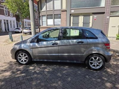 Mercedes B200