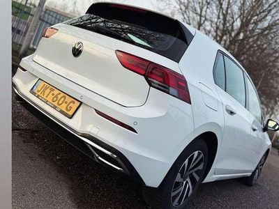 Wit Occasion 2021 VW Golf VIII Style Stationwagen | € 19.000 (Goede deal)