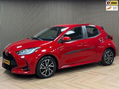 Rood Gebruikt 2023 Toyota Yaris Hybrid Hatchback | € 19.995 (Goede deal)