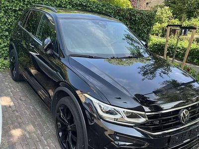 Zwart Occasion 2022 VW Tiguan R-line SUV | € 40.875