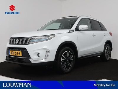 Wit metallic Occasion 2024 Suzuki Vitara Style SUV | € 26.945 (Eerlijke prijs)
