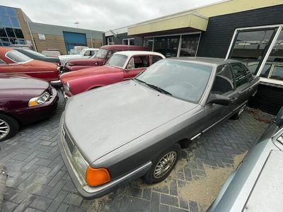 Audi 100