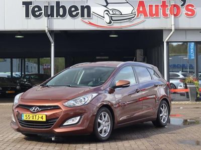 tweedehands Hyundai i30 Wagon 1.6 GDI Business Edition Navigatie, Climate control, Trekhaak, Parkeersensoren