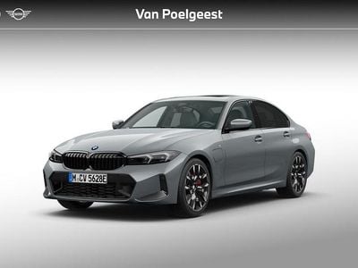 Nieuw BMW 330e M Sport 292 PK (214 kW) 2026 Skyscraper grey metallic (grijs metallic) Sedan