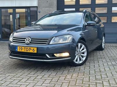 Grijs (metallic) Occasion 2012 VW Passat Highline Stationwagen | € 8.950 (Iets duurder)