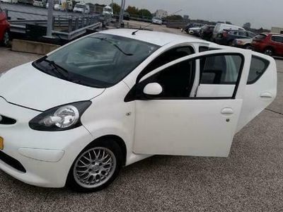 Wit Gebruikt 2008 Toyota Aygo Hatchback | € 3.699 (Eerlijke prijs)