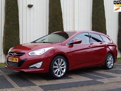 Rood (metallic) Occasion 2014 Hyundai i40 Edition Stationwagen | € 9.475 (Eerlijke prijs)