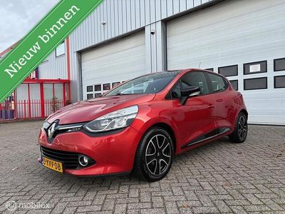 Rood Occasion 2013 Renault Clio IV Dynamique Hatchback | € 5.450 (Eerlijke prijs)
