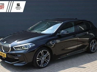 Zwart Gebruikt 2020 BMW 118 Executive Hatchback | € 21.895 (Eerlijke prijs)