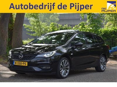 tweedehands Opel Astra Sports Tourer 1.2 Elegance 131 PK NL-AUTO, VOL, OPEN DAK, CAMERA, NAVI, BOSE, KEYLESS, FULL LED, DAB, APPLE CARPLAY, LM-VELGEN