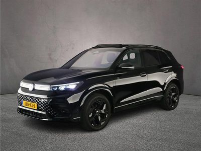 Grenadill black Nieuw 2025 VW Tiguan R-line Edition SUV | € 59.900