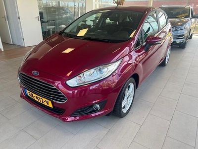 Occasion Ford Fiesta Titanium 101 PK (74 kW) 2015 Rood Hatchback